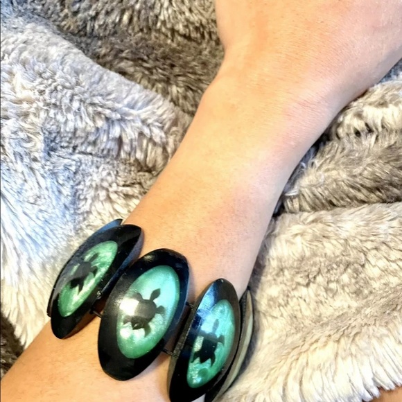 BLACK AQUA SEA TURTLE RESIN BEAD STRETCH BRACELET - Picture 10 of 12